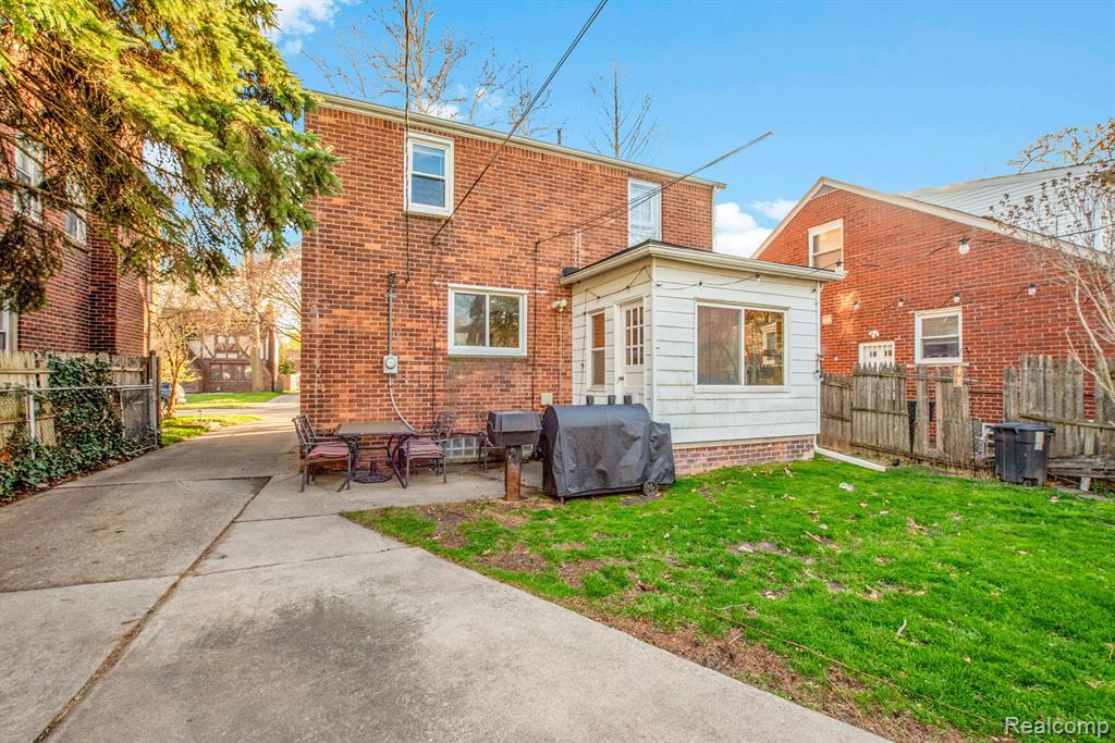 4994 HILLCREST Street, Grosse Pointe, MI 48236 — Photo 14