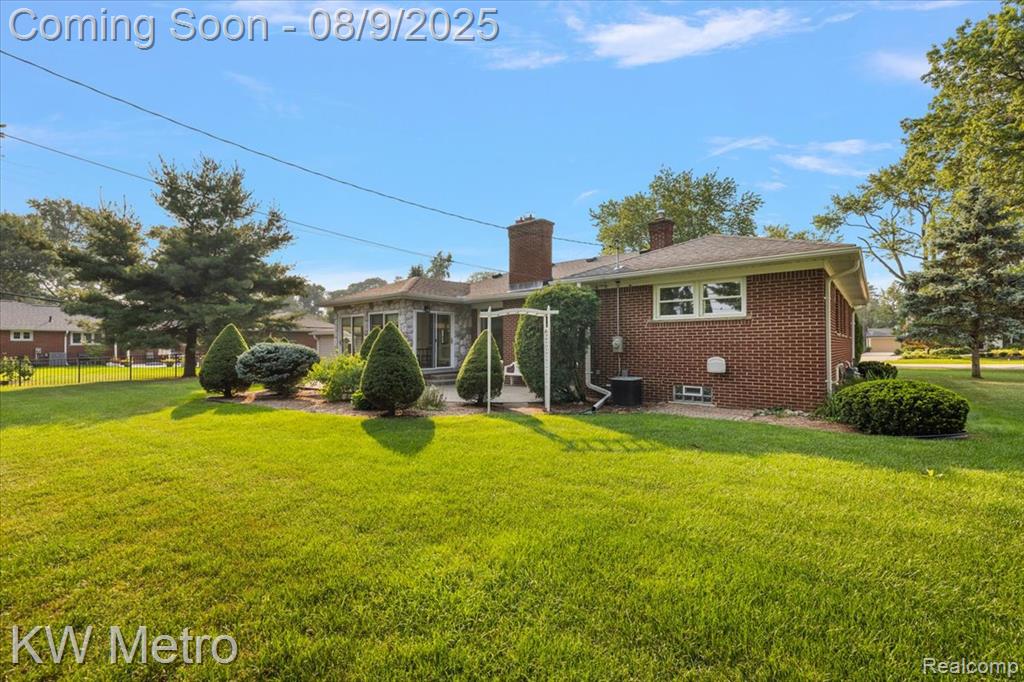 18241 Dunblaine Avenue, Beverly Hills, MI 48025 — Photo 6