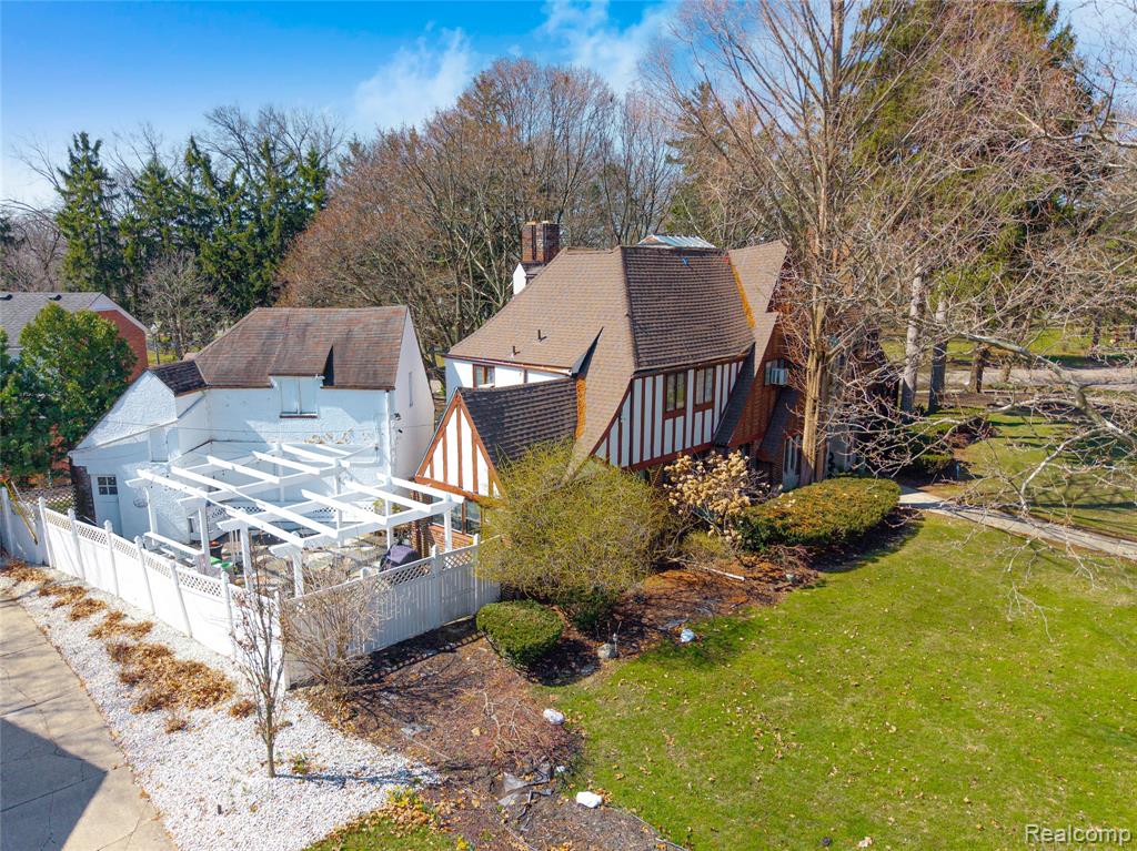 1735 LINCOLNSHIRE Drive, Detroit, MI, 48203