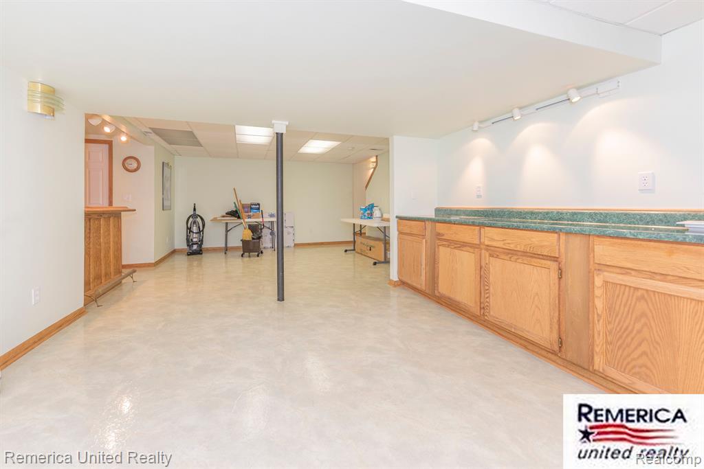 46206 LARCHMONT Drive, Canton, MI 48187 — Photo 42