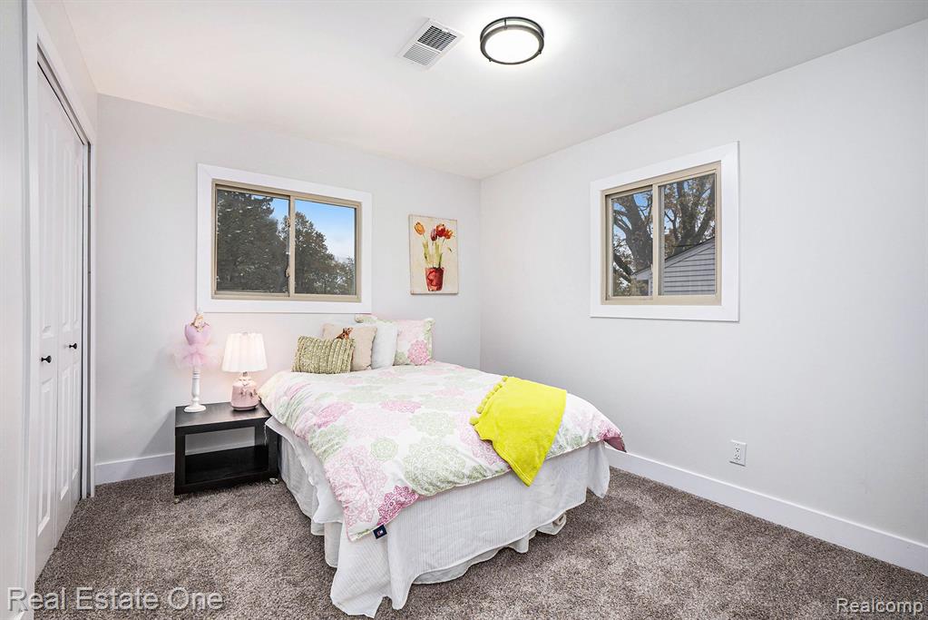 4558 Universal Street, Dearborn Heights, MI 48125 — Photo 11