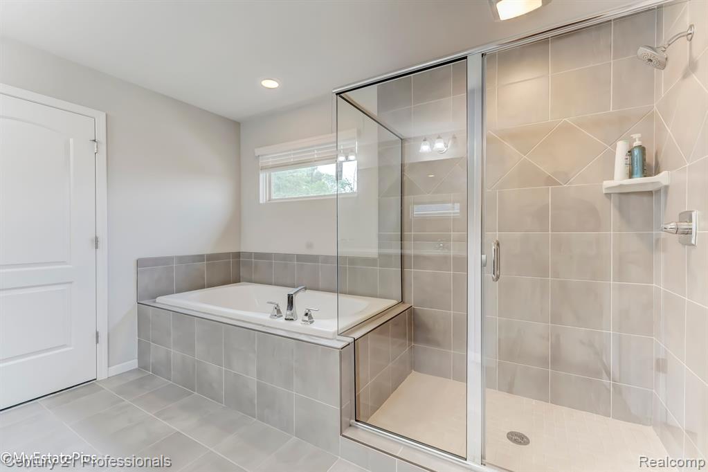 50784 SEVILLA Circle, Novi, MI — Photo 58