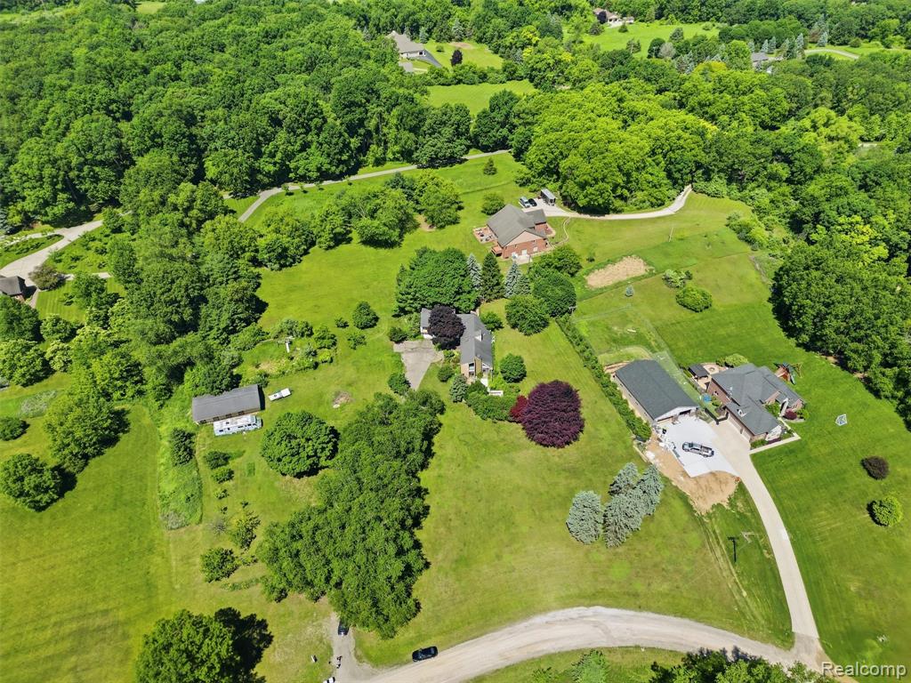 4554 Mystic Hills Circle, Milford, MI 48380 — Photo 55