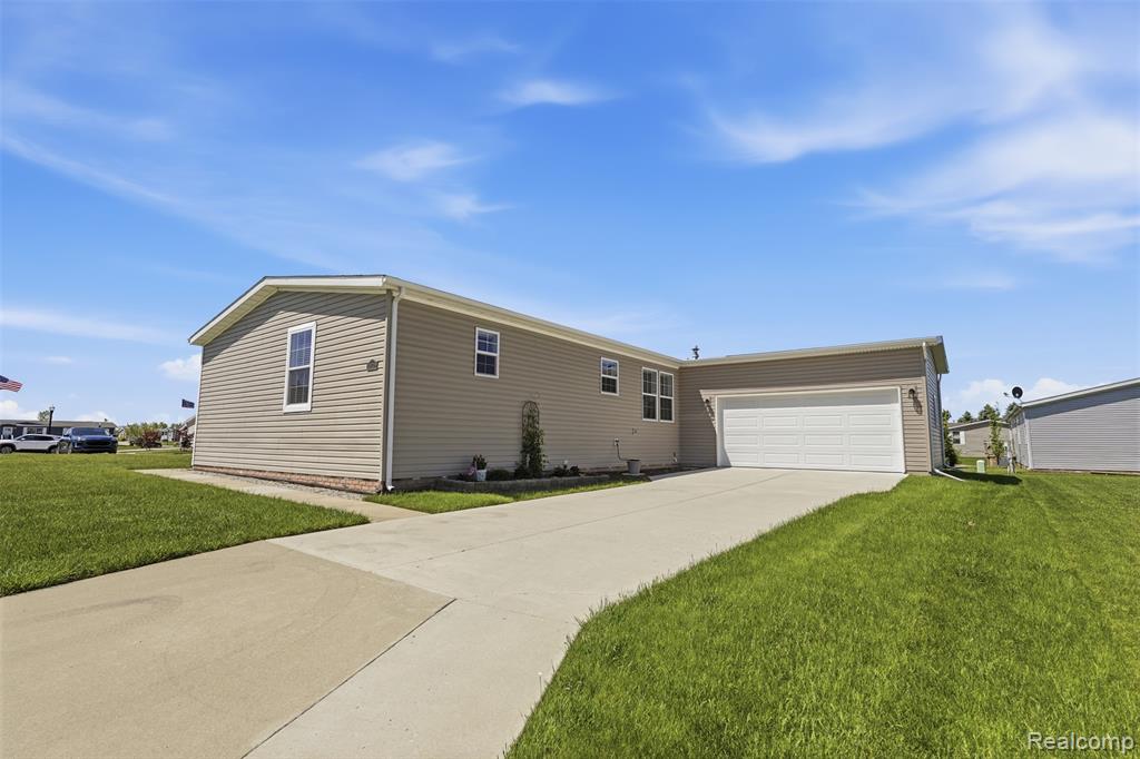 11112 Hickory Tree Court, South Lyon, MI 48178 — Photo 2