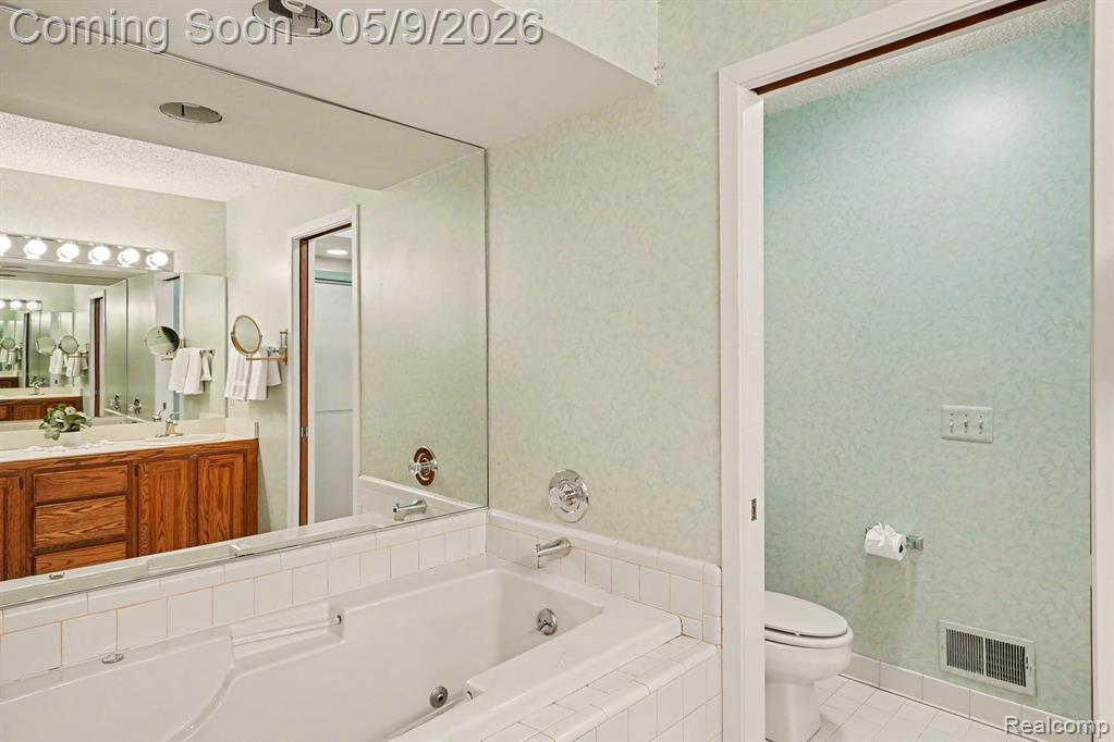 5733 Leeward Court, 51, Clarkston, MI — Photo 19