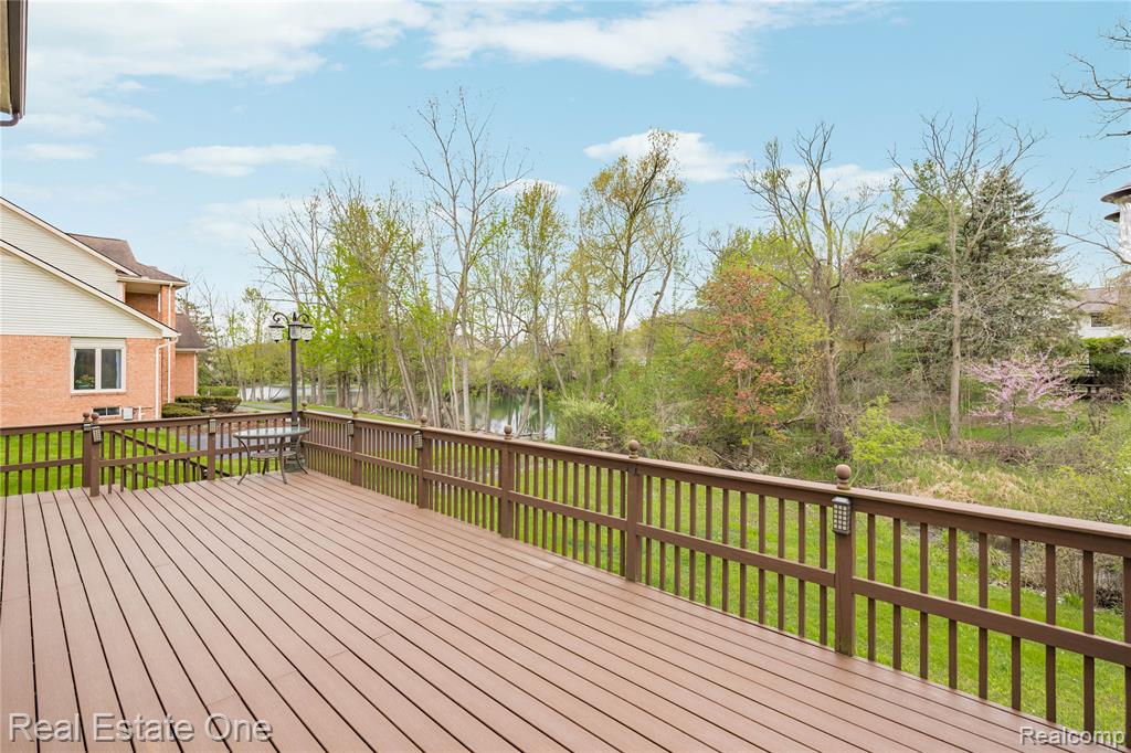 7295 W Maple Road, West Bloomfield, MI — Photo 31
