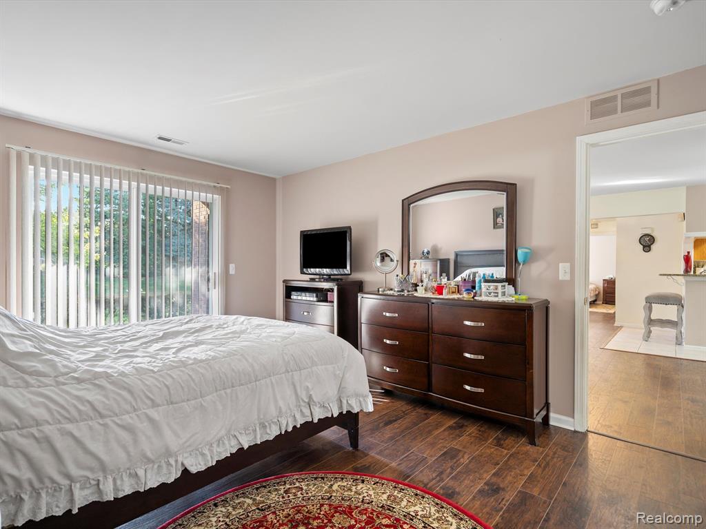 4043 BERKSHIRE Drive, Sterling Heights, MI 48314 — Photo 22