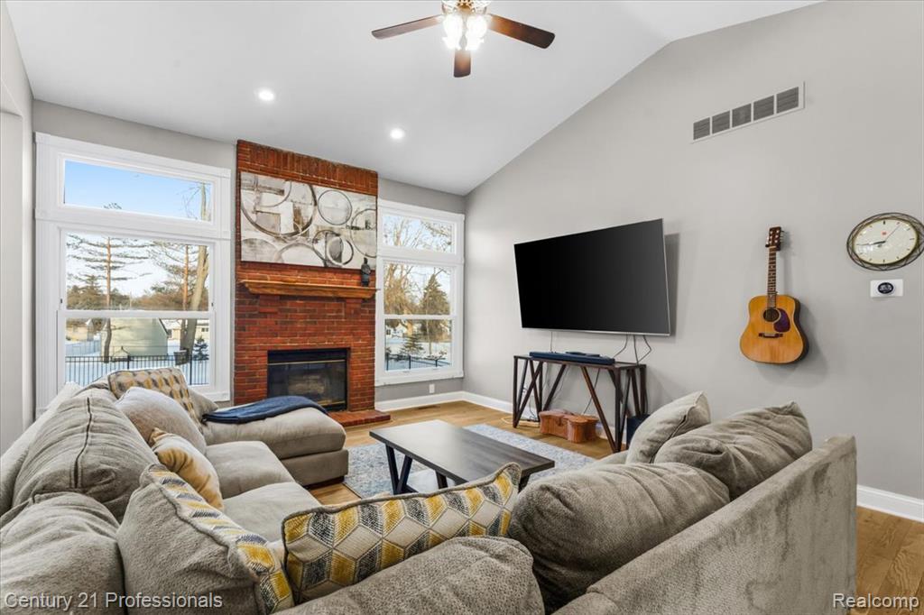 11413 Bancroft Court, Fenton, MI 48430 — Photo 12