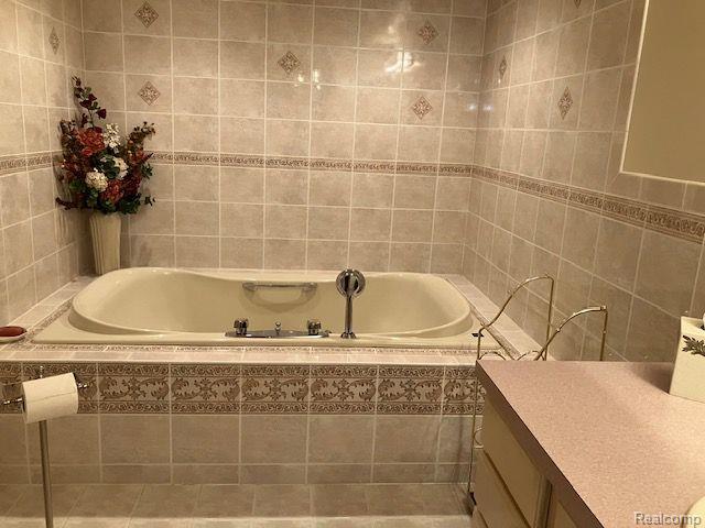 8293 BUTTERNUT, Grand Blanc, MI 48439 — Photo 13