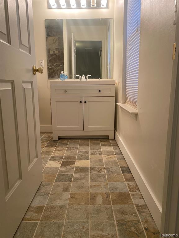 636 CHERRY ORCHARD Road, Canton, MI 48188 — Photo 17