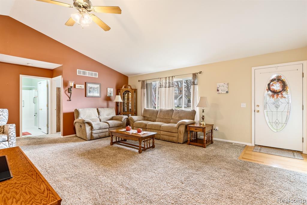 5392 WHEAT WAY Avenue, Swartz Creek, MI 48473 — Photo 7