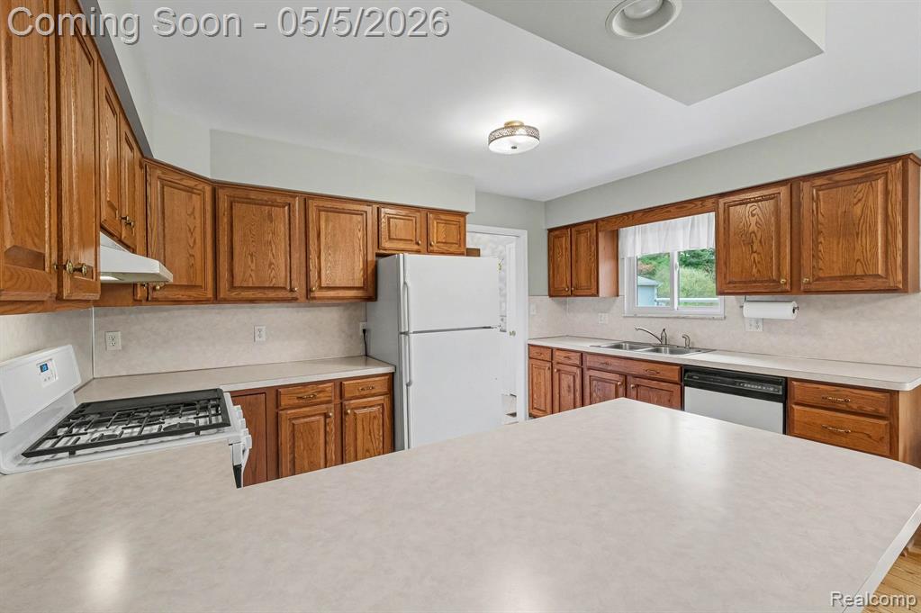 10060 N Linden Road, Clio, MI 48420 — Photo 4