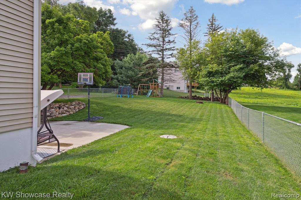 9296 Hilton Road, Brighton, MI 48114 — Photo 38