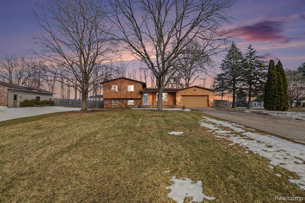 9184 Chesterfield Drive, Swartz Creek, MI 48473 — front exterior