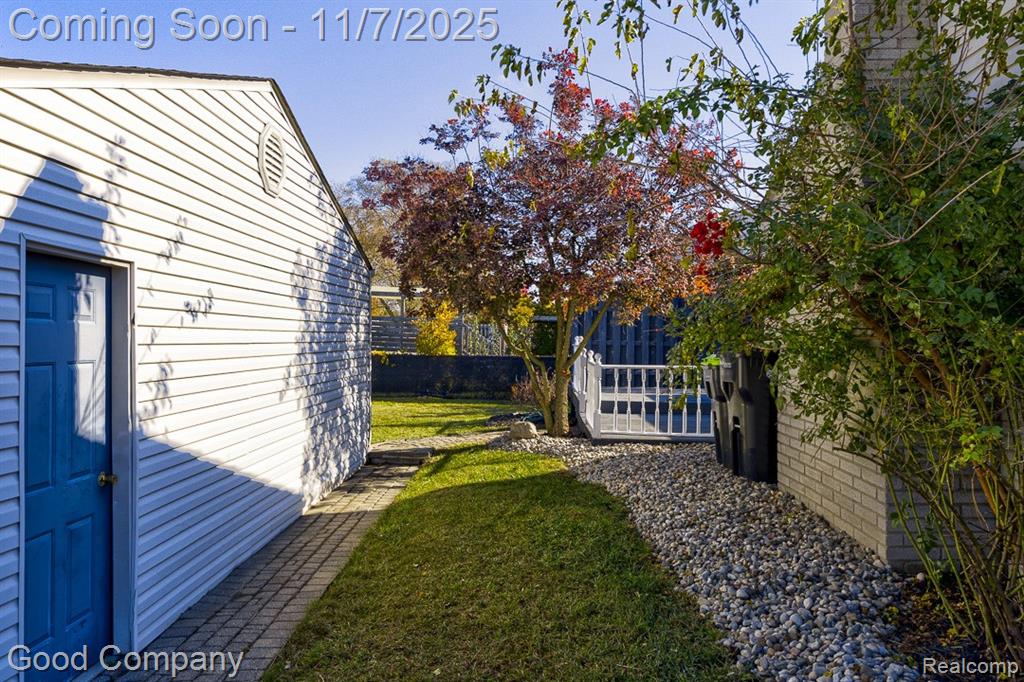 583 Manchester Street, Madison Heights, MI 48071 — Photo 38