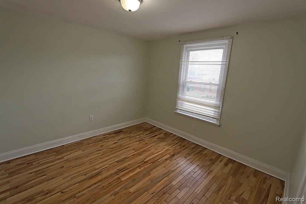 802 E 11 MILE Road, Royal Oak, MI 48067 — Photo 18