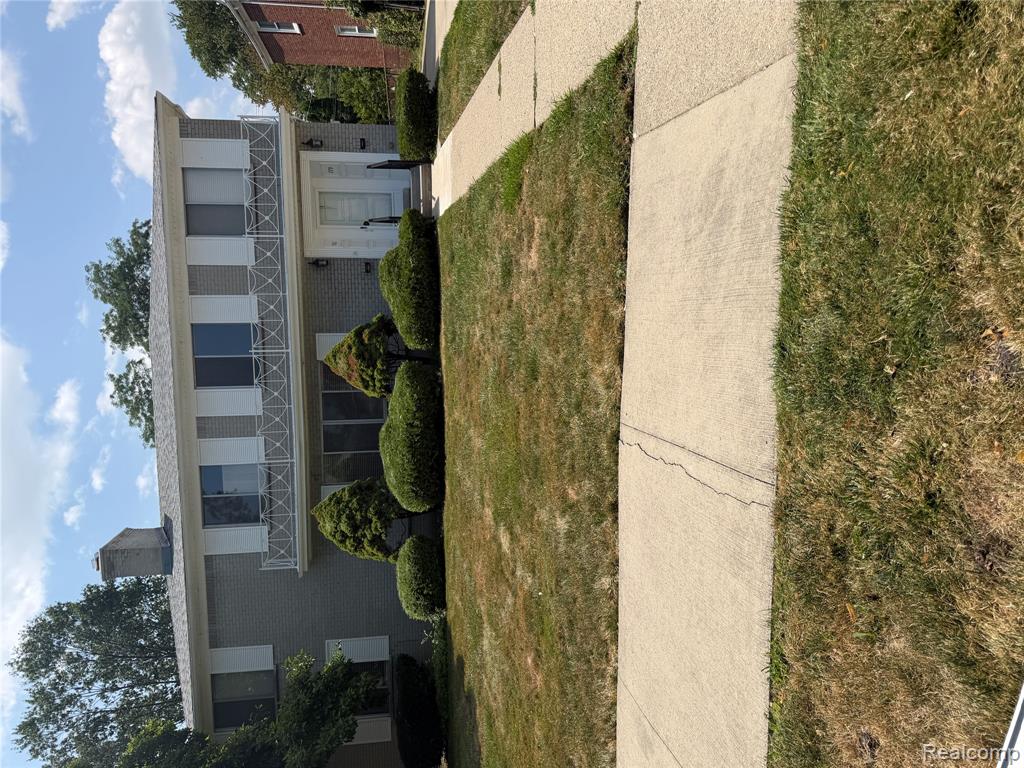 781 Harcourt Road, Grosse Pointe, MI 48230