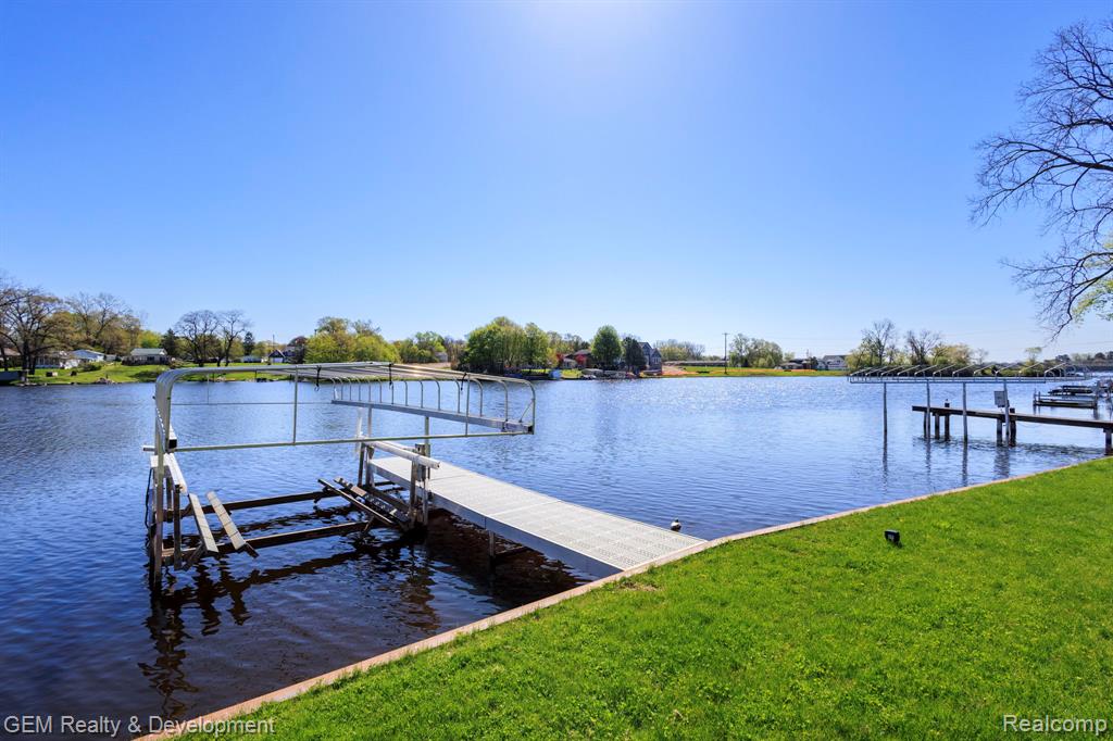 8081 Granada Avenue, Brighton, MI 48114 — Photo 57