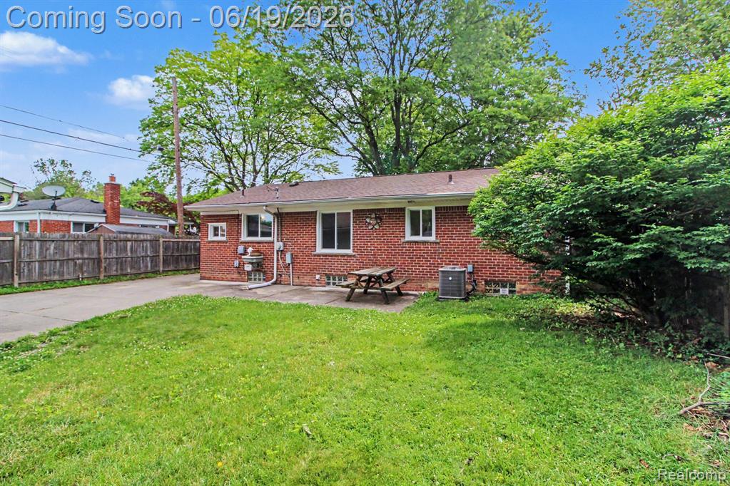 9135 Frederick Street, Livonia, MI 48150 — Photo 22