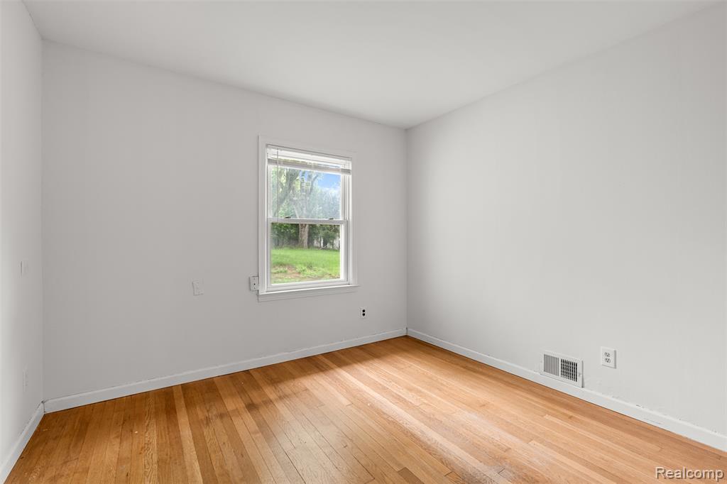 750 W Square Lake Road, Troy, MI 48098 — Photo 22