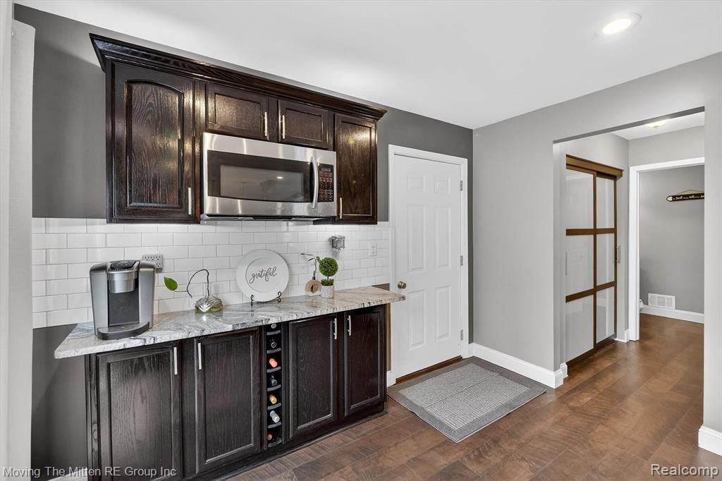 10129 Walnut Shores Drive, Fenton, MI 48430 — Photo 16