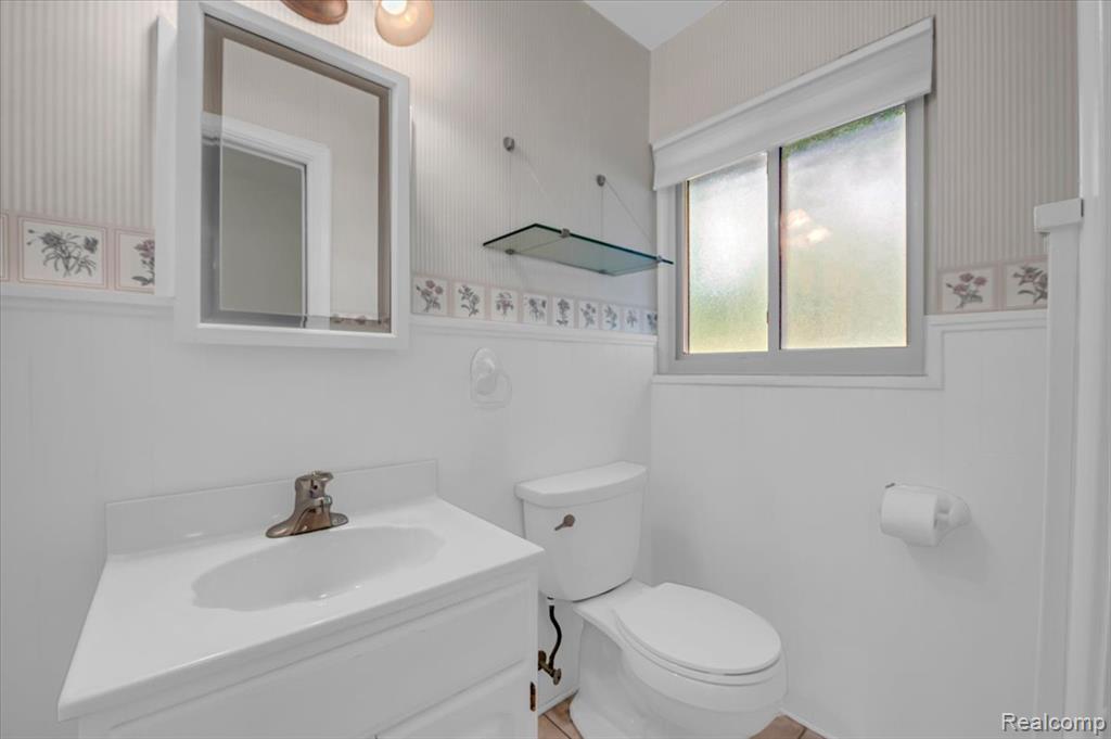 1076 Stratford Lane, Bloomfield Hills, MI 48304 — Photo 12