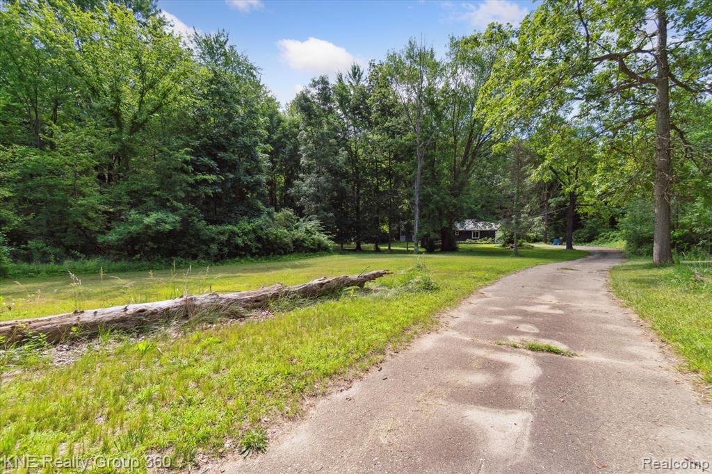 5022 Golf Club Road, Howell, MI 48843 — Photo 2