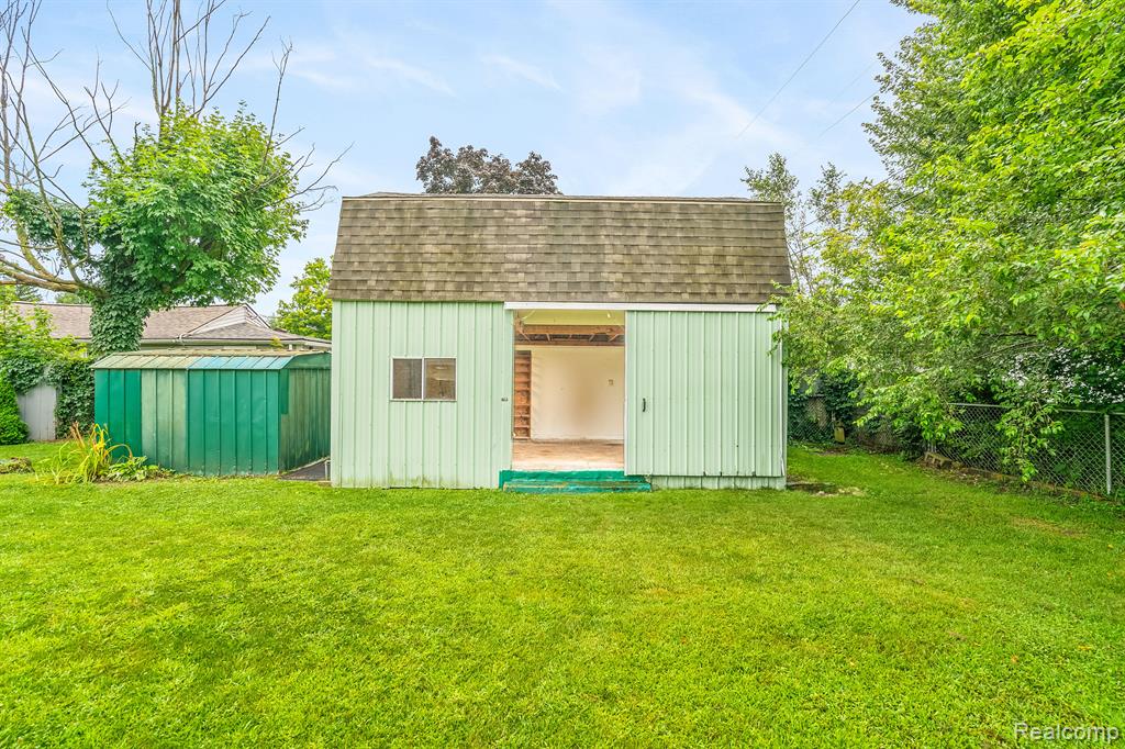 611 N IVANHOE Avenue, Ypsilanti, MI 48198 — Photo 12
