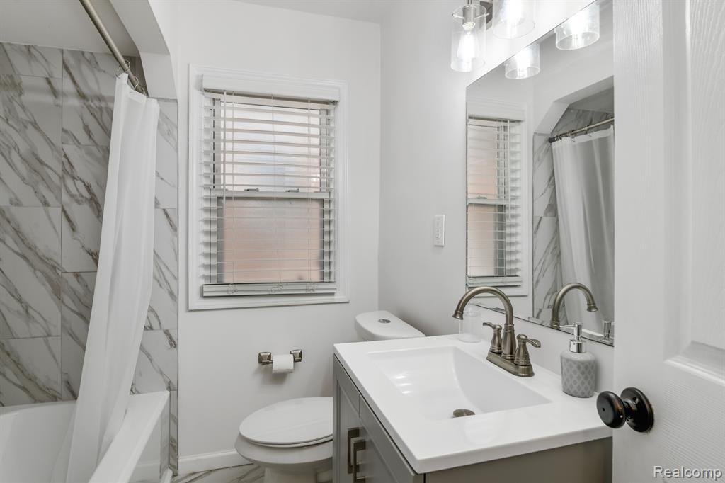 15810 ROBSON Street, Detroit, MI 48227 — Photo 7