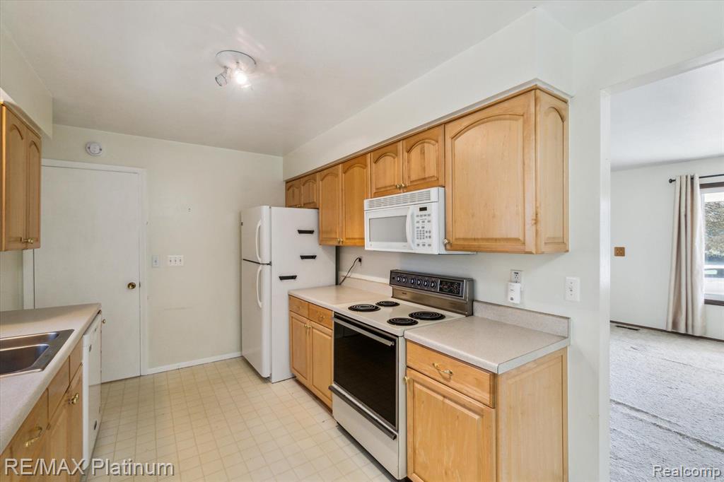 430 WILD OAK Lane, Perry, MI 48872 — Photo 19