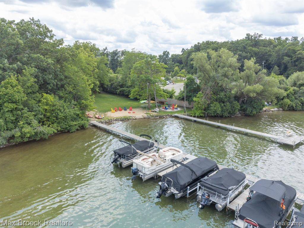 4053 HARBOR VISTA Drive, Orchard Lake Village, MI 48323 — Photo 34