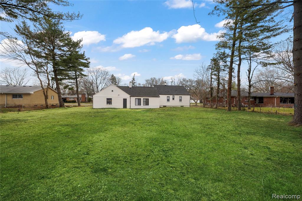 19133 Huntington Avenue, Harper Woods, MI 48225 — Photo 46