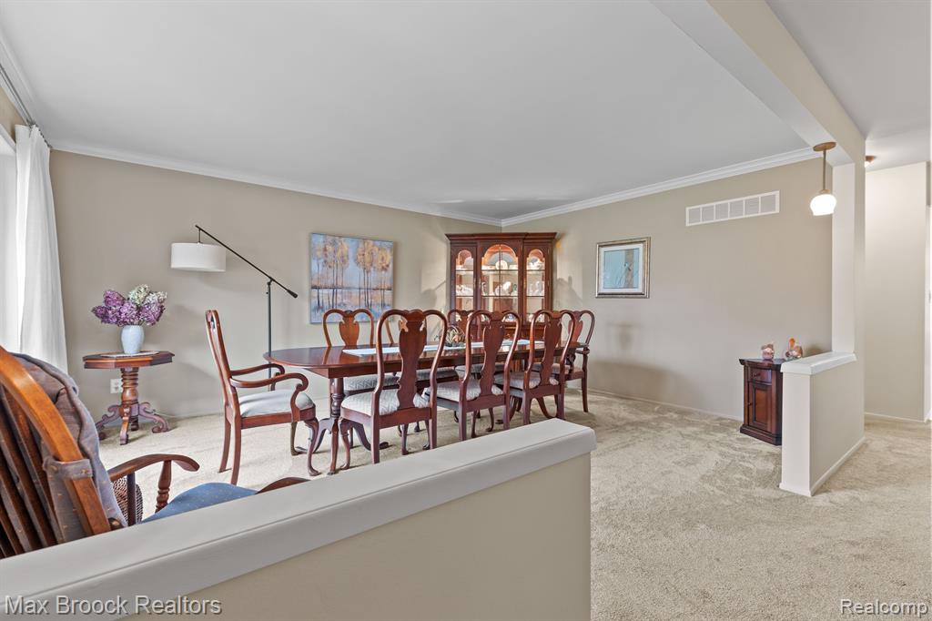 975 HUNTSFORD Drive, Troy, MI 48084 — Photo 11