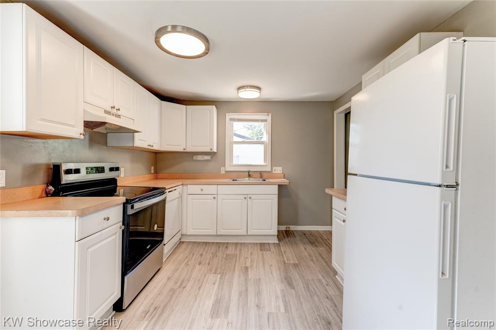 3033 Cass Lake Avenue, Keego Harbor, MI 48320 — Photo 9
