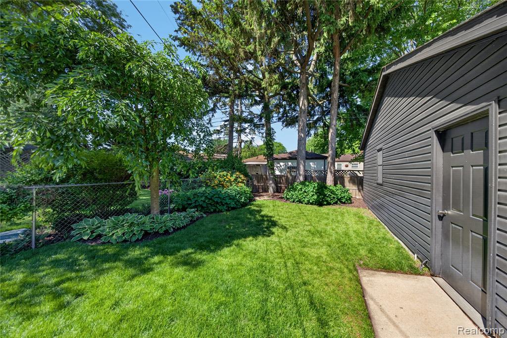 108 Maplefield Road, Pleasant Ridge, MI — Photo 28