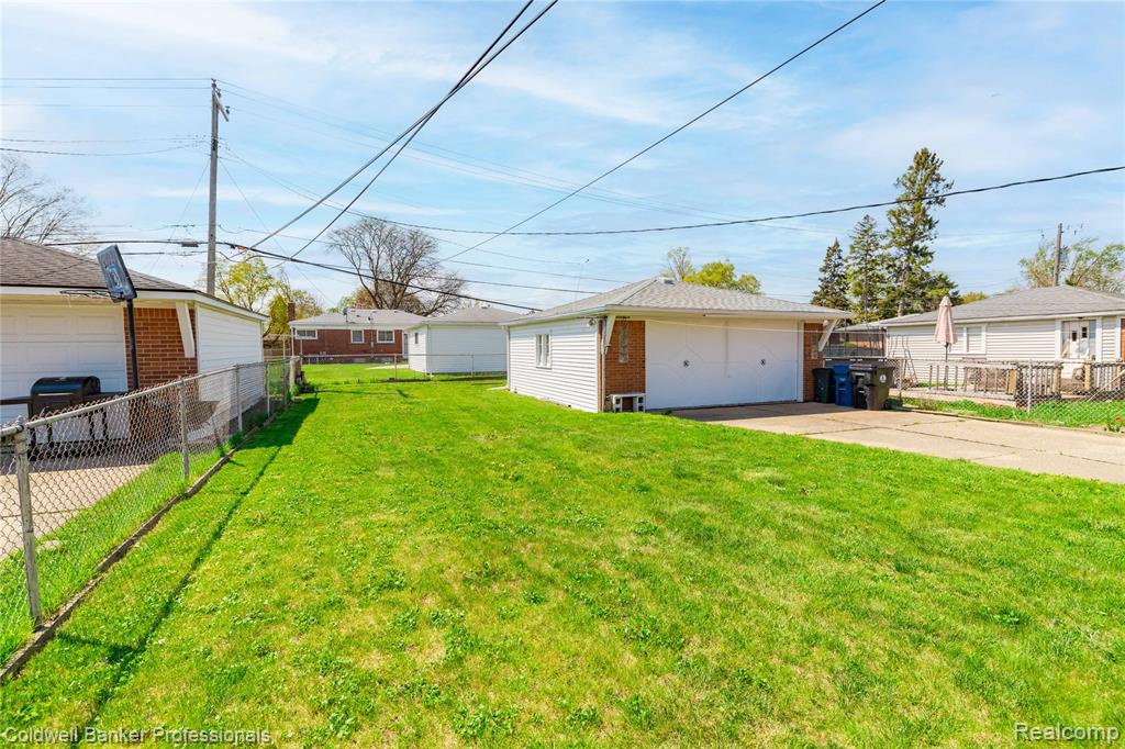 8915 Wormer Avenue, Redford, MI 48239 — Photo 20