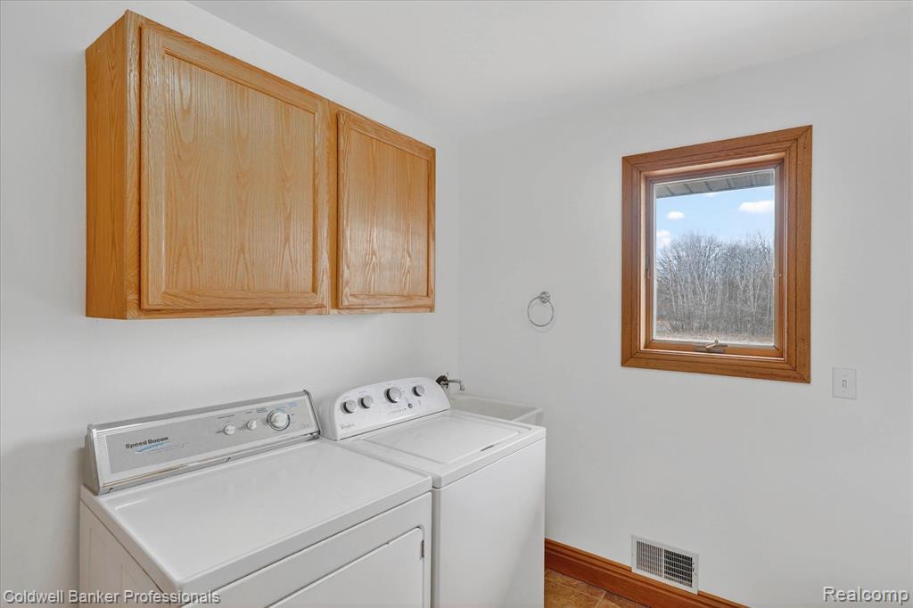 10310 Sharp Road, Swartz Creek, MI 48473 — Photo 13