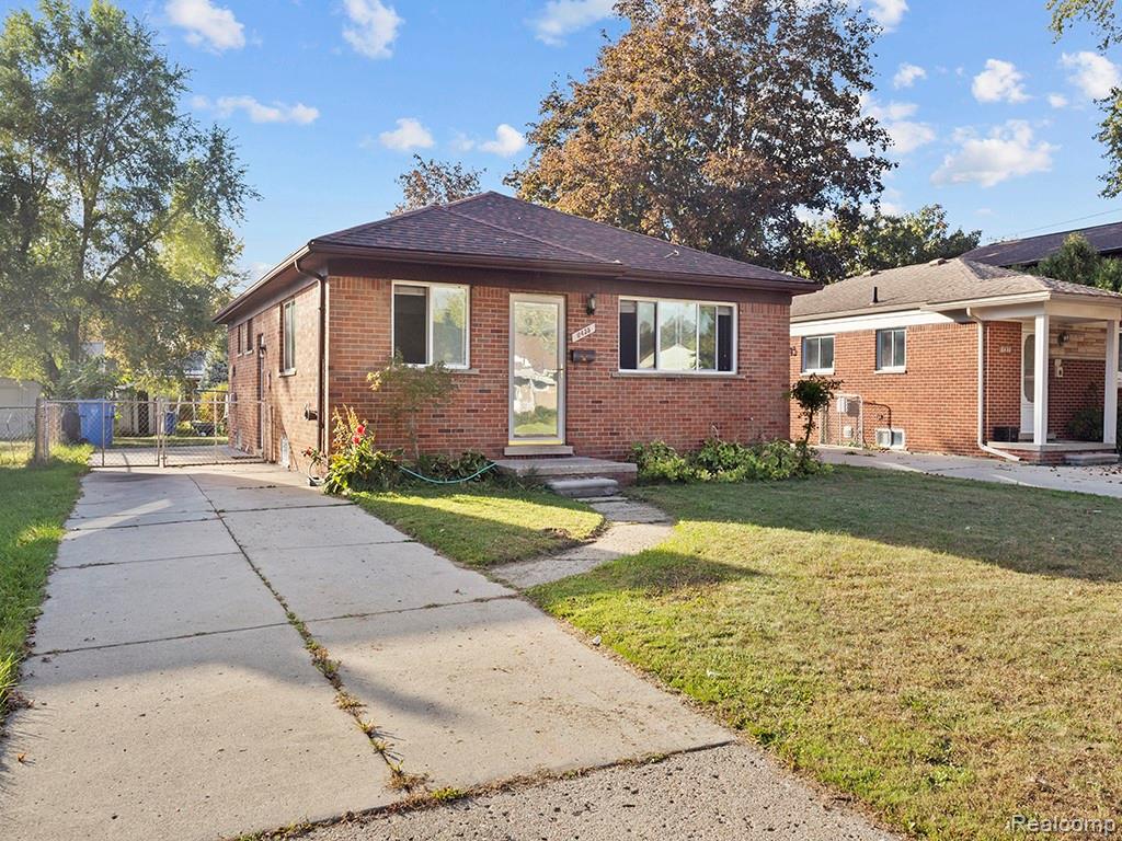 6435 Centralia Street, Dearborn Heights, MI 48127 — front exterior