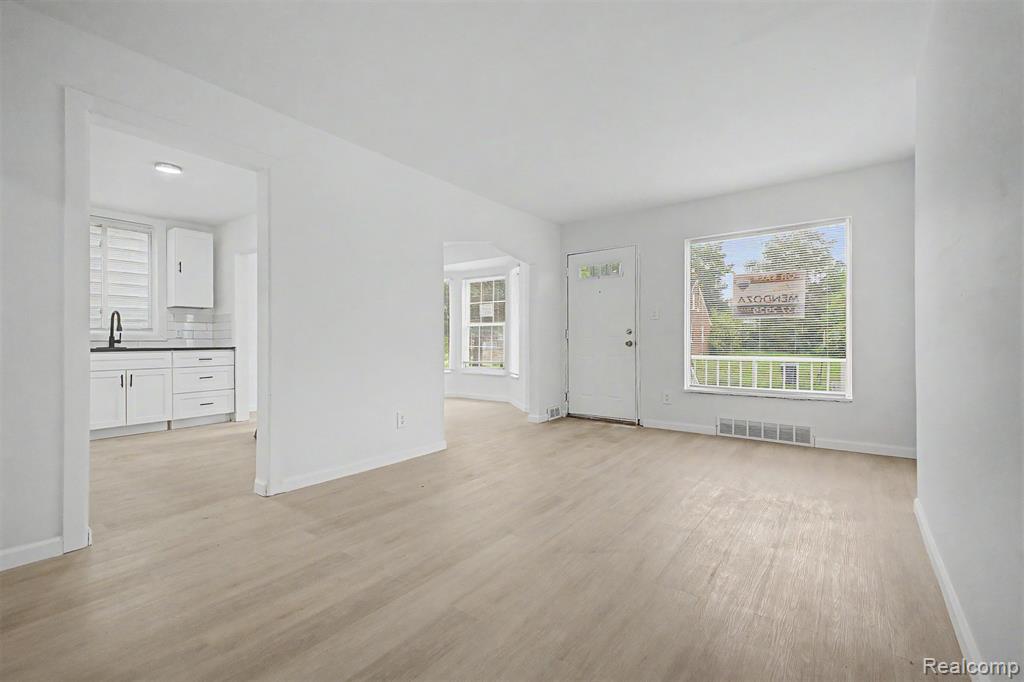 8849 Whitcomb Street, Detroit, MI 48228 — Photo 6