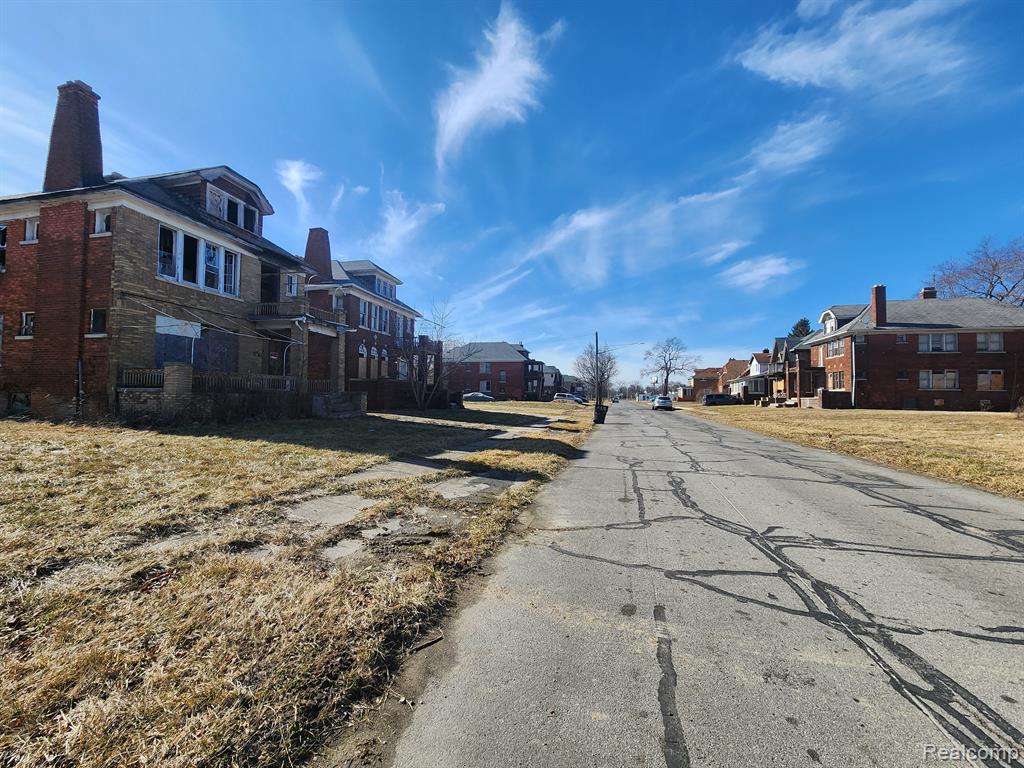 623 W BRENTWOOD Street, Highland Park, MI 48203 — Photo 2