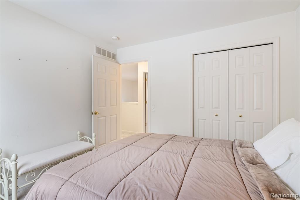 7983 SPRINGWATER Drive, Ypsilanti, MI 48197 — Photo 30