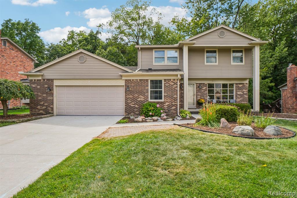 585 Timberline Drive, Rochester Hills, MI 48309 — front exterior