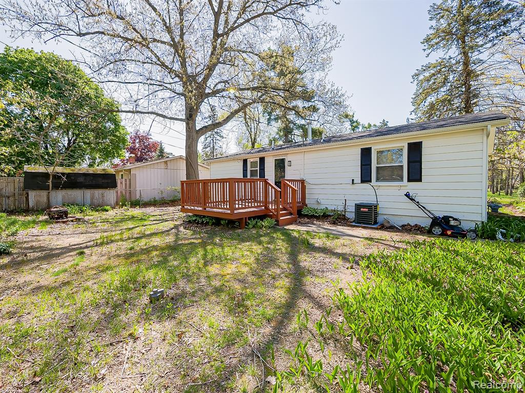 9650 Cooley Lake Road, White Lake, MI — Photo 28