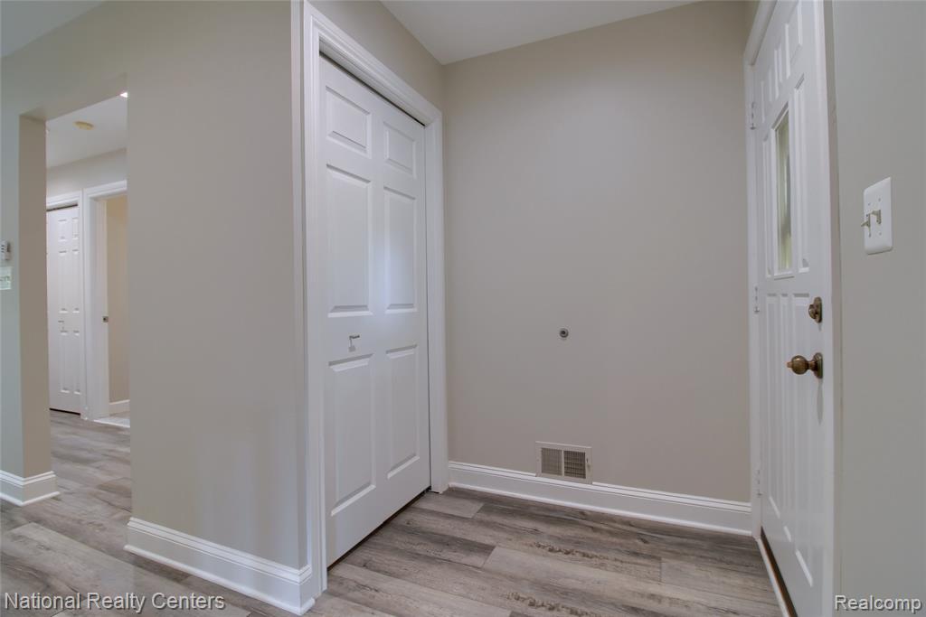 713 Woodcreek Circle, 26, Saline, MI 48176 — Photo 4