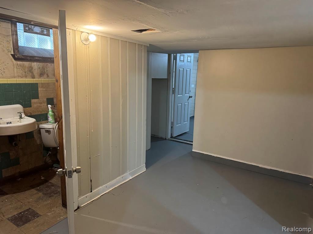 15613 Seymour Street, Detroit, MI 48205 — Photo 11