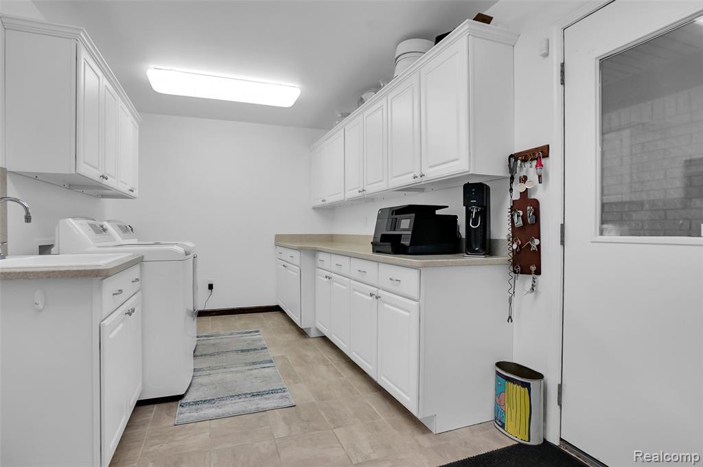 5180 Glenway Drive, Brighton, MI 48116 — Photo 13