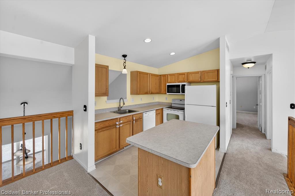 639 Andover Woods Drive, Fenton, MI 48430 — Photo 9