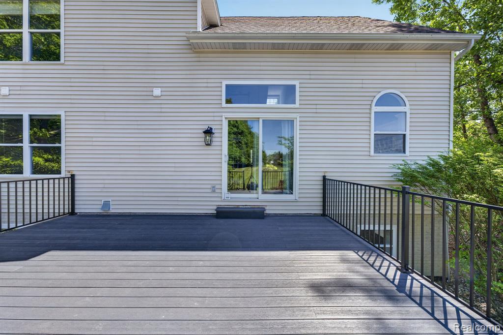 9055 Hegel Road, Goodrich Vlg, MI — Photo 12