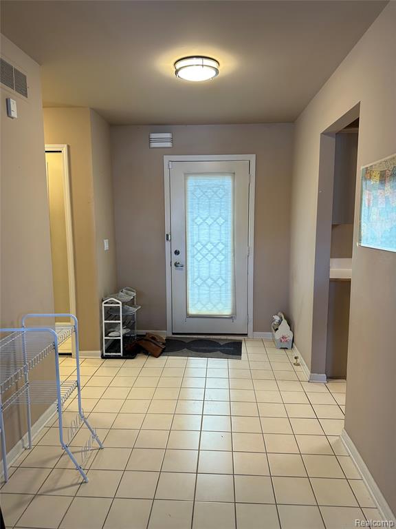 2753 MAITLAND Drive, Ann Arbor, MI 48105 — Photo 2