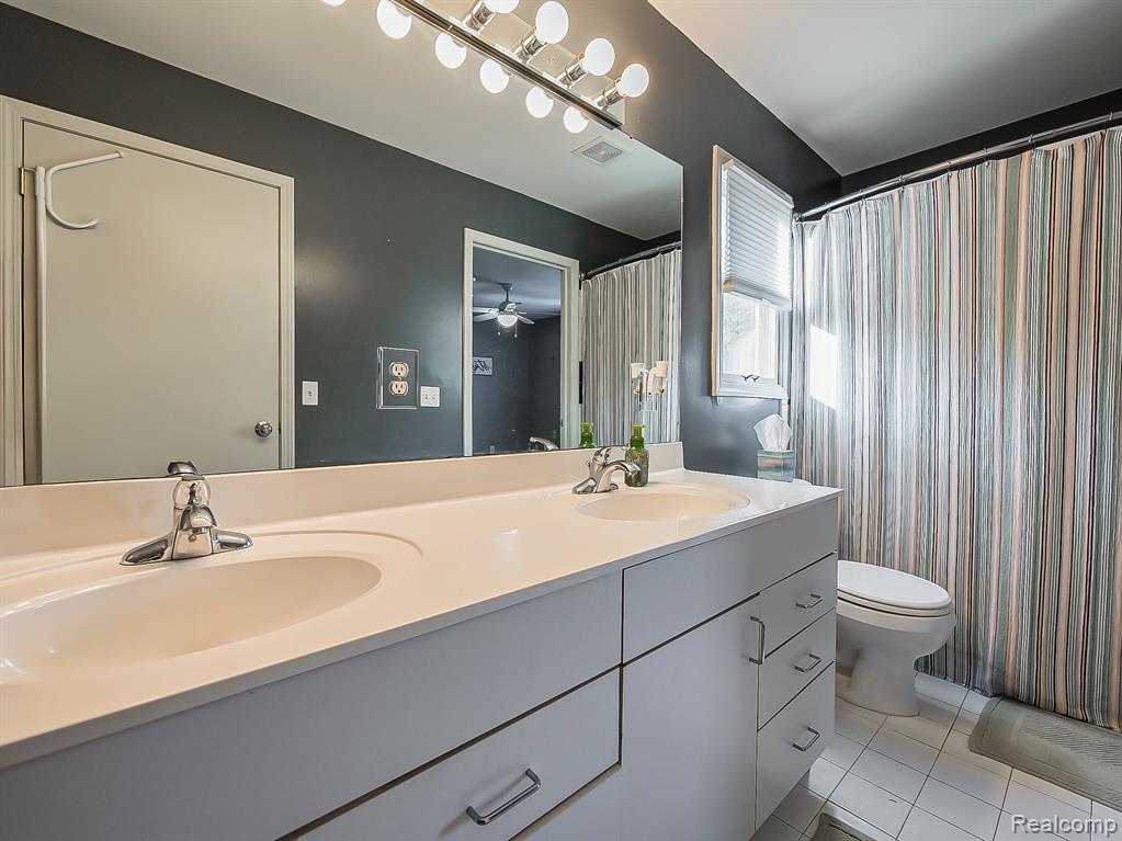 5570 Wildrose Avenue, West Bloomfield, MI — Photo 16